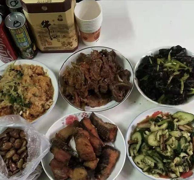 春节不回家，北京过年，第一次亲手做年夜饭是什么感觉，九菜一汤