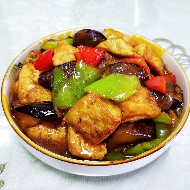 Asia food – Eggplant and tofu, a vegan dish, can also be very tasty
