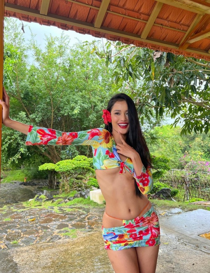 VietNam – Showbiz – Cao Thai Ha catches the trend of fragile bikinis