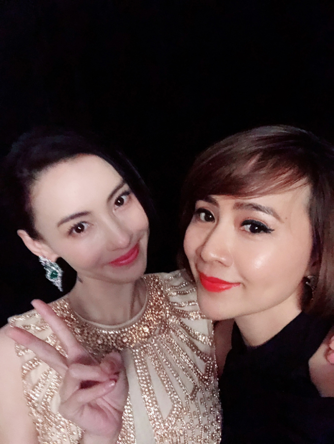 VietNam – Showbiz – Ha Kieu Anh touches Zhang Bazhi’s dress