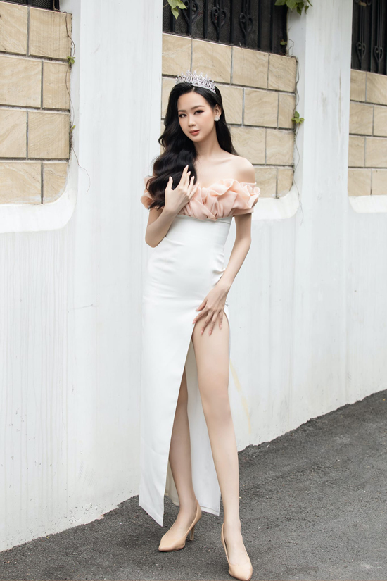VietNam – Showbiz – 1.85 m high-height dresses by runner-up Bao Ngoc