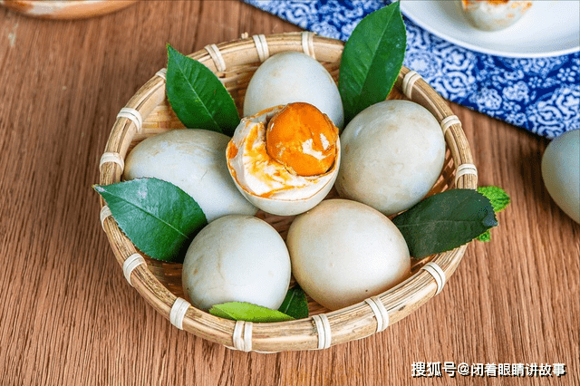 Earthen recipe of pickled duck eggs does not need salt water or mud, and it is marinated in 30 days, all of which are oily and sandy