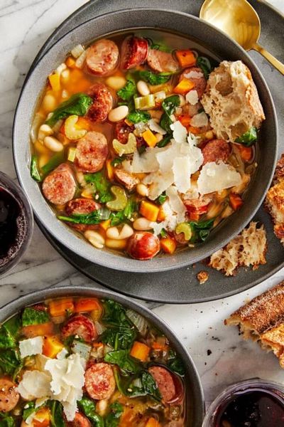 Slow Cooker Sausage, Spinach, and White Bean Soup